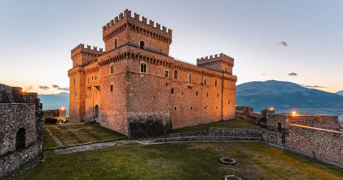 turista-italia-citta-abruzzo-l-aquila