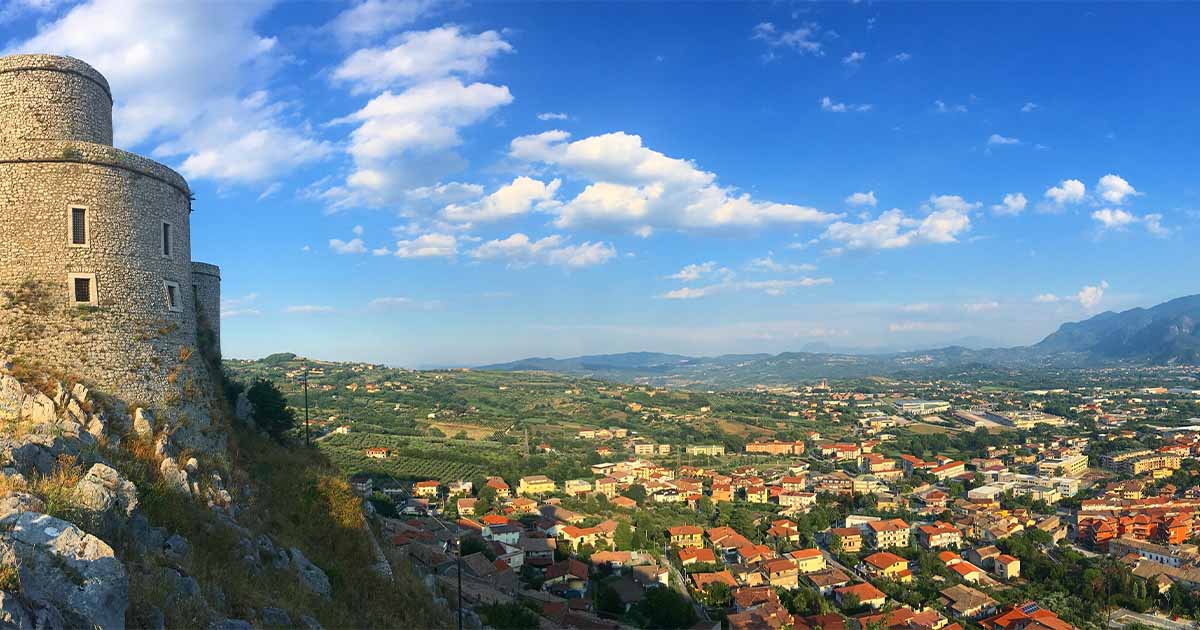 turista-italia-citta-campania-benevento