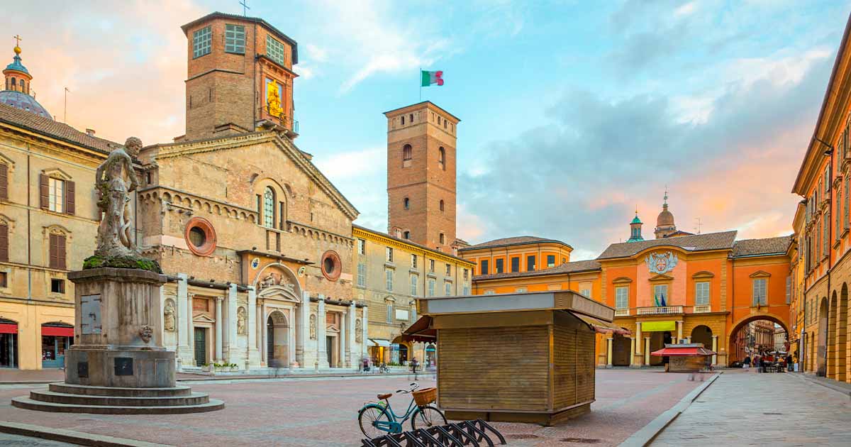 turista-italia-citta-emilia-romagna-reggio-emilia