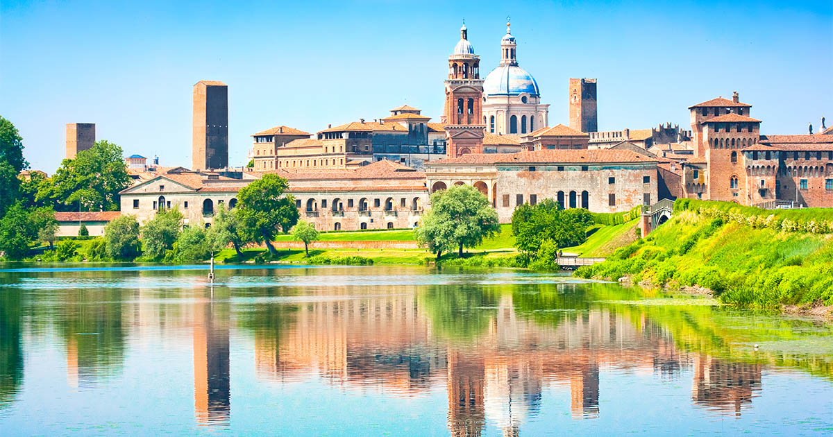 turista-italia-citta-lombardia-mantova