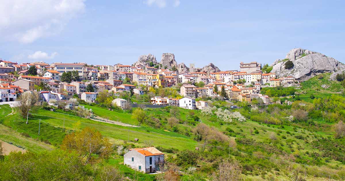 turista-italia-citta-molise-isernia