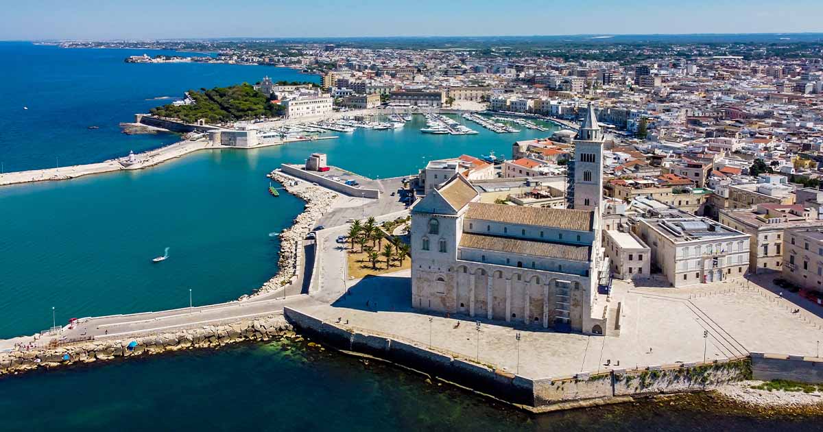 turista-italia-citta-puglia-barletta-andria-trani