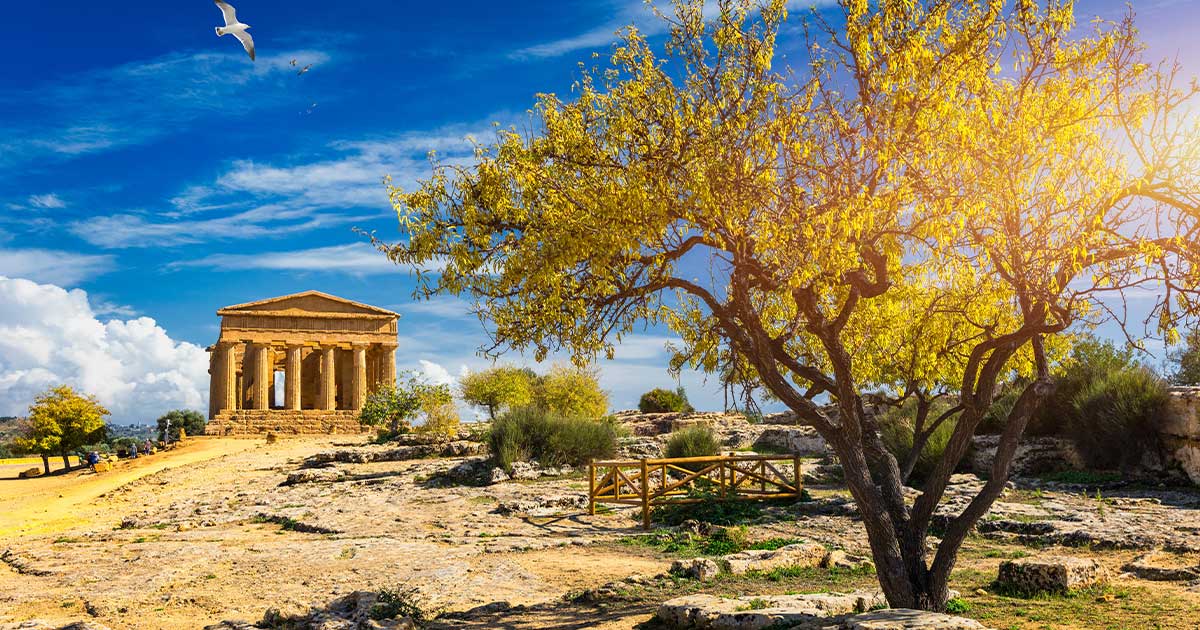 turista-italia-citta-sicilia-agrigento