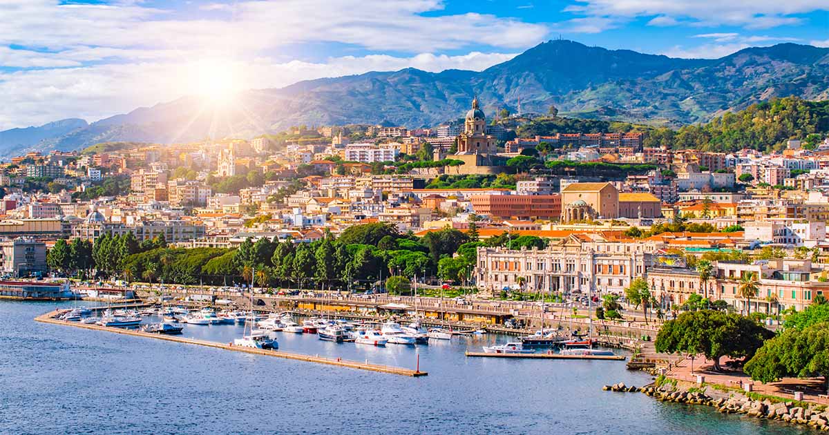 turista-italia-citta-sicilia-messina