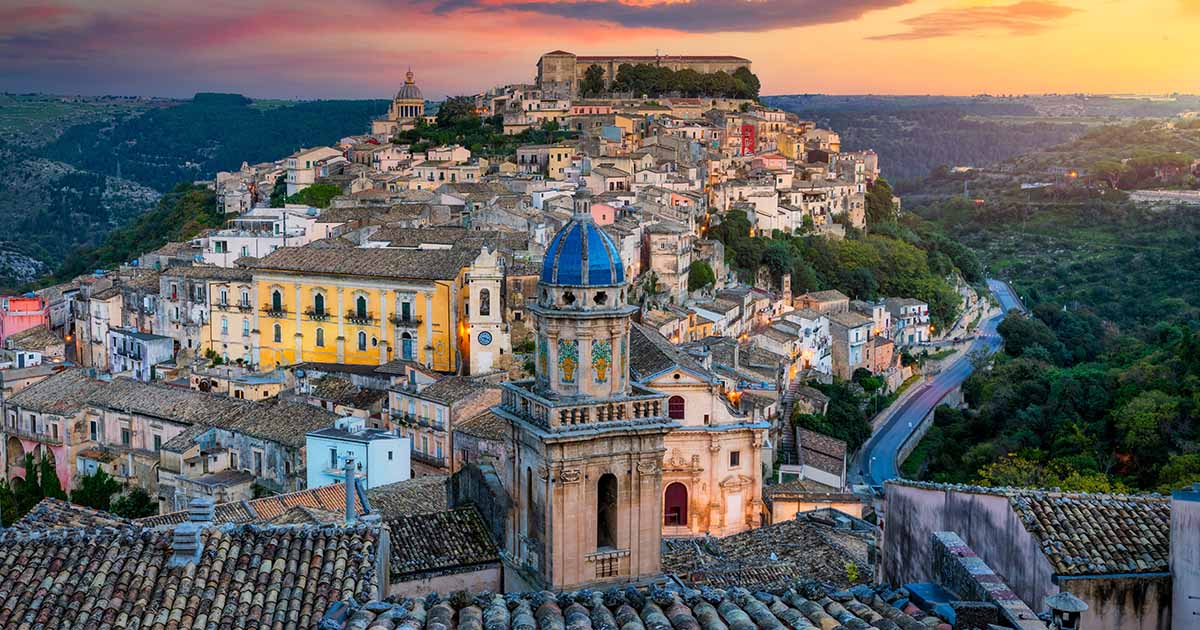 turista-italia-citta-sicilia-ragusa