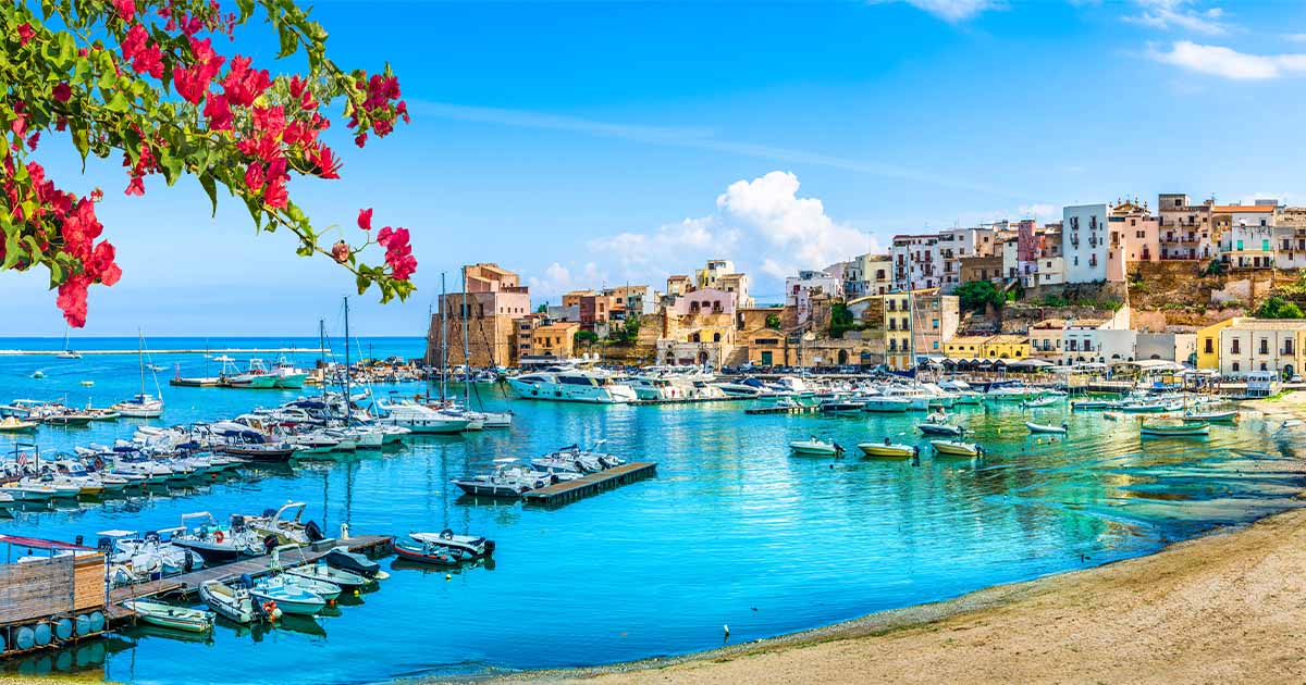 turista-italia-citta-sicilia-trapani