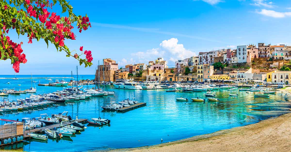 turista-italia-citta-sicilia-trapani